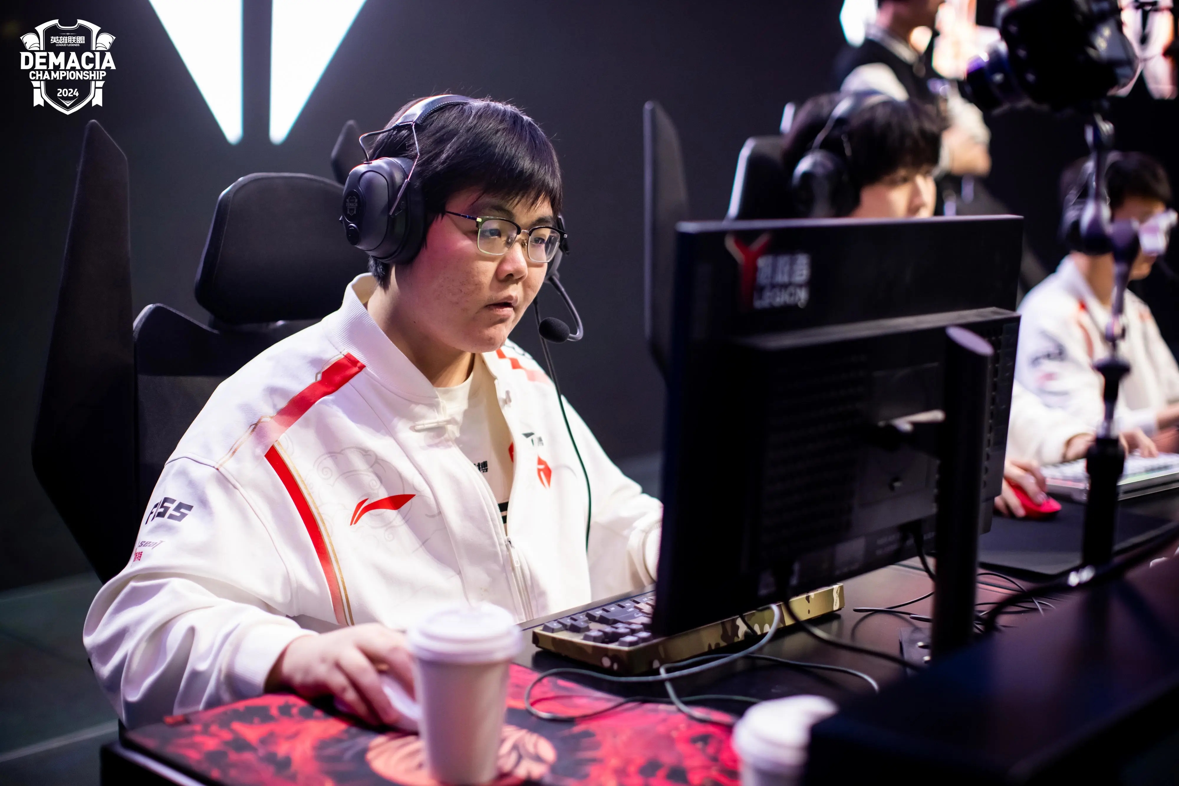 包含JackeyLove在掘金比赛中重返赛场，出色发挥引发热议！观众掌声雷动的词条-kaiyun体育官网